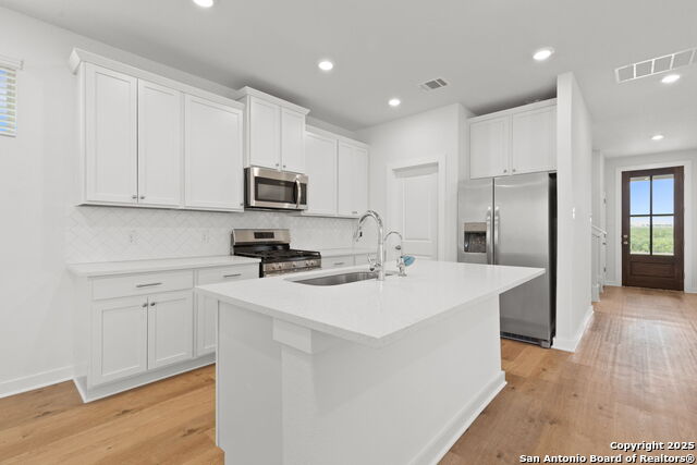 Image 7 of 45 For 705 Salamander St