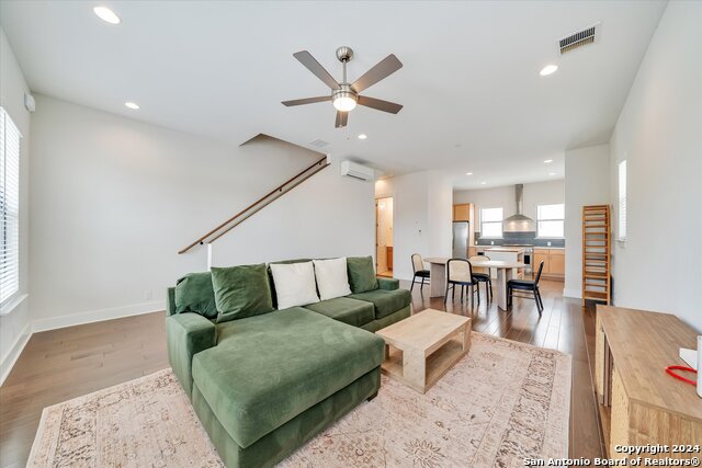 Listing photo id 9 for 408 Center