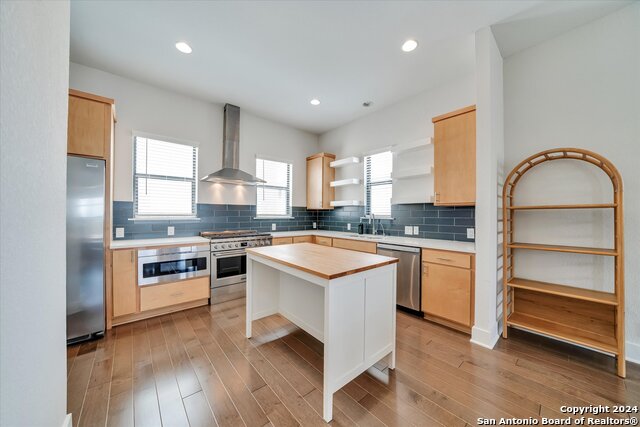 Listing photo id 11 for 408 Center