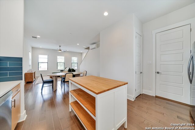 Listing photo id 13 for 408 Center