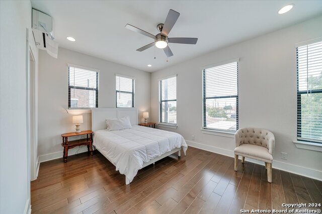 Listing photo id 14 for 408 Center