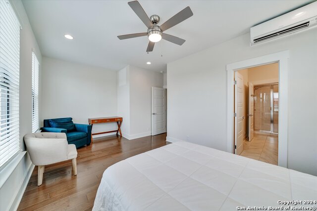 Listing photo id 16 for 408 Center