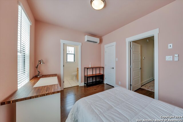 Listing photo id 21 for 408 Center