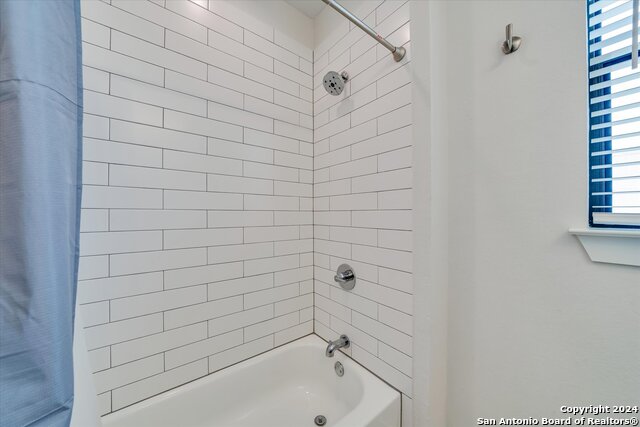 Listing photo id 23 for 408 Center