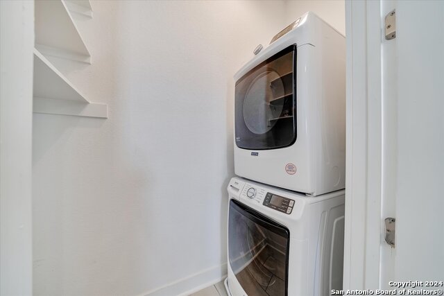 Listing photo id 25 for 408 Center