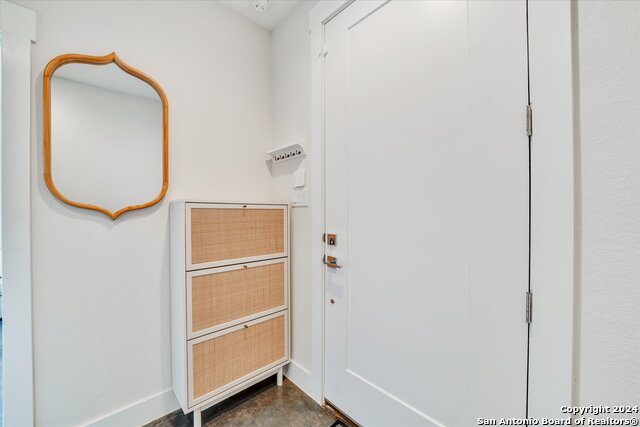 Listing photo id 1 for 408 Center