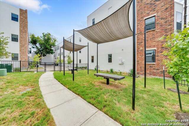 Listing photo id 28 for 408 Center