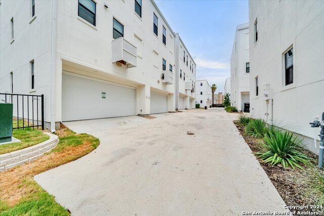 Listing photo id 29 for 408 Center