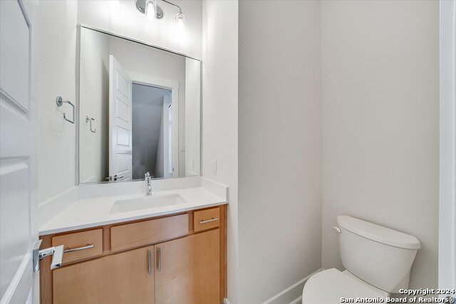 Listing photo id 5 for 408 Center