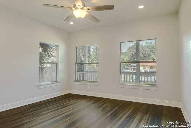 Image 11 of 22 For 1118 Center St N