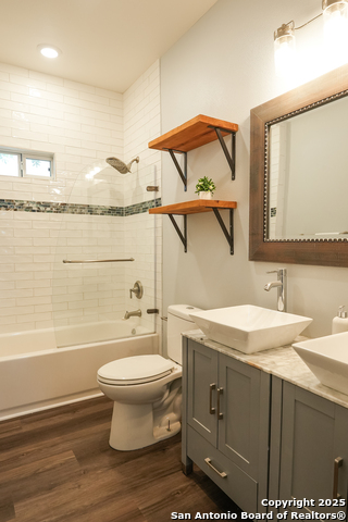 Image 13 of 22 For 1118 Center St N