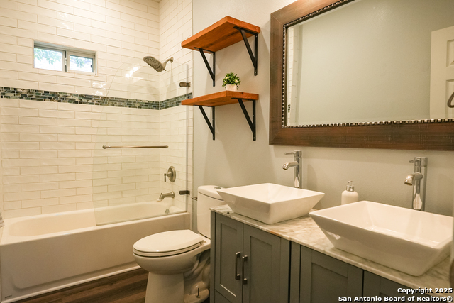 Image 14 of 22 For 1118 Center St N