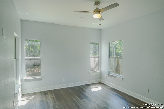 Image 16 of 22 For 1118 Center St N