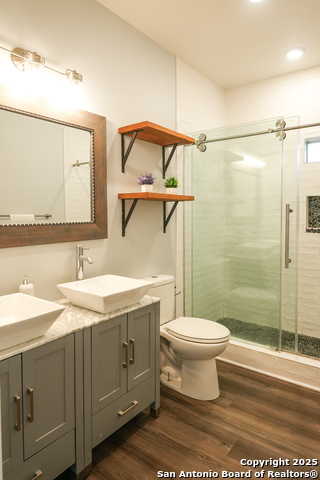 Image 18 of 22 For 1118 Center St N