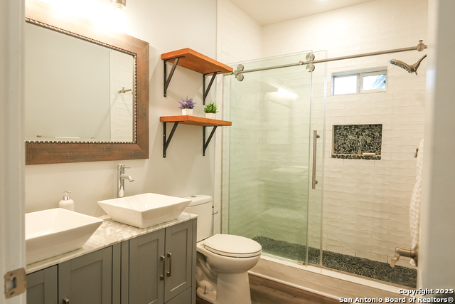 Image 19 of 22 For 1118 Center St N