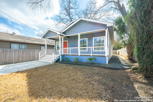 Image 2 of 22 For 1118 Center St N