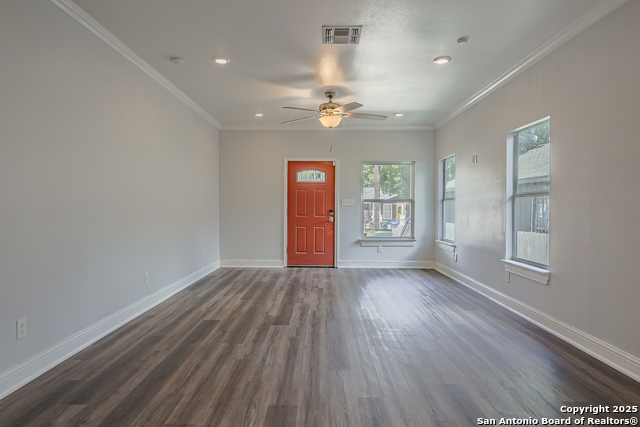 Image 5 of 22 For 1118 Center St N