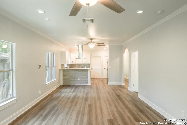 Image 6 of 22 For 1118 Center St N