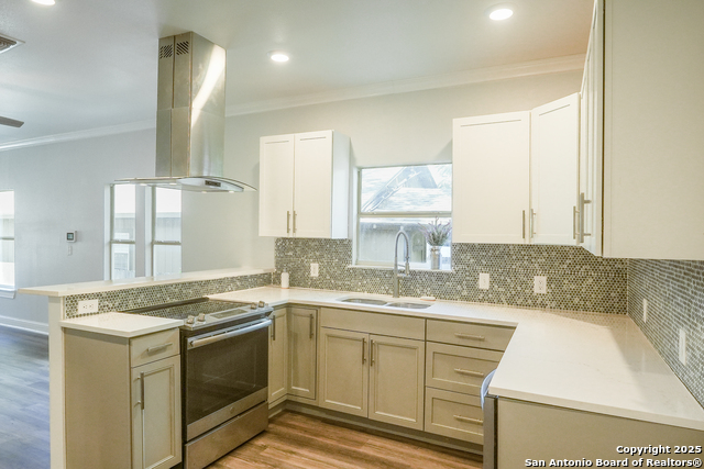 Image 8 of 22 For 1118 Center St N