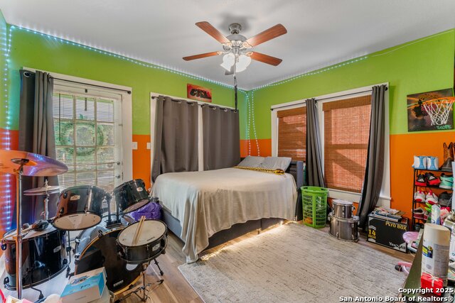 Listing photo id 17 for 1427 Pyron E