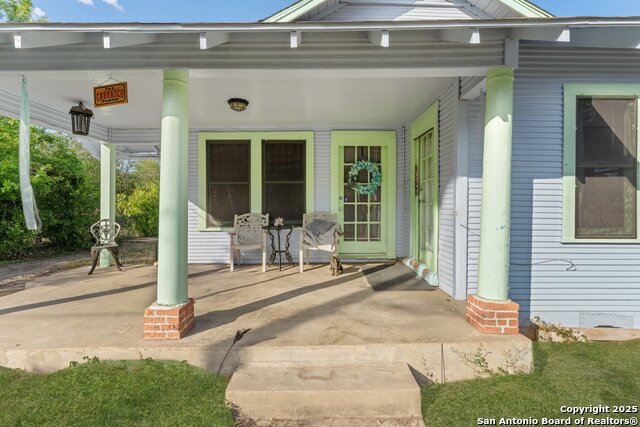 Listing photo id 0 for 1427 Pyron E