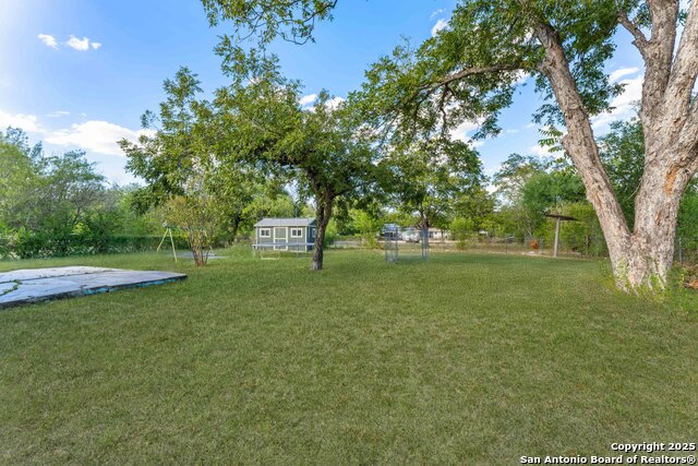 Listing photo id 19 for 1427 Pyron E