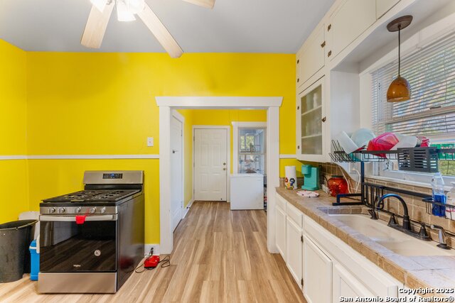 Listing photo id 6 for 1427 Pyron E