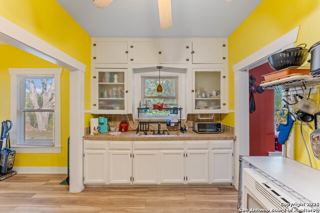 Listing photo id 7 for 1427 Pyron E