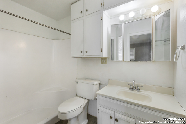 Listing photo id 9 for 1802 Fort Henry St