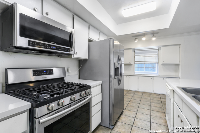 Listing photo id 15 for 1802 Fort Henry St