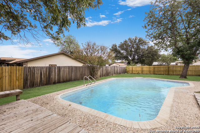 Listing photo id 19 for 1802 Fort Henry St