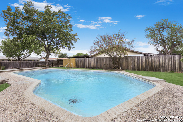 Listing photo id 20 for 1802 Fort Henry St