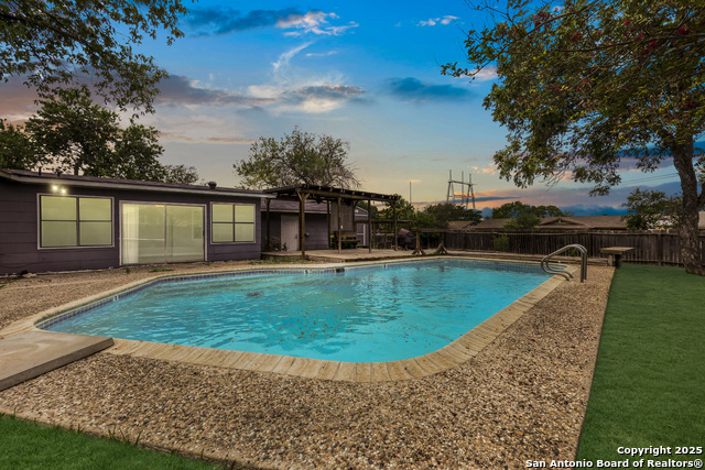 Listing photo id 21 for 1802 Fort Henry St