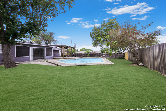 Listing photo id 23 for 1802 Fort Henry St