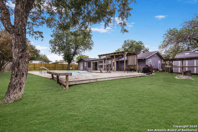 Listing photo id 24 for 1802 Fort Henry St