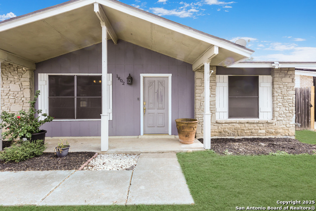 Listing photo id 3 for 1802 Fort Henry St
