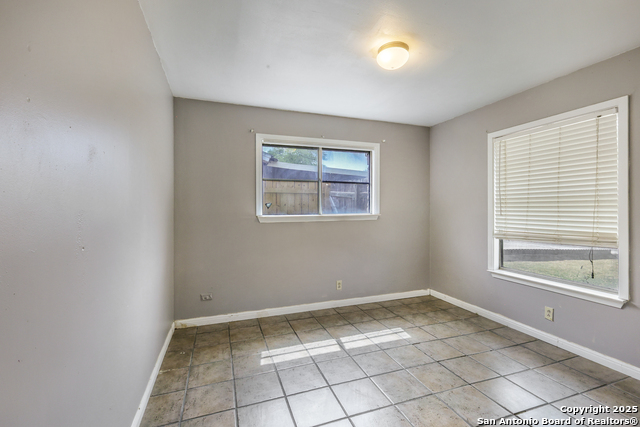 Listing photo id 5 for 1802 Fort Henry St