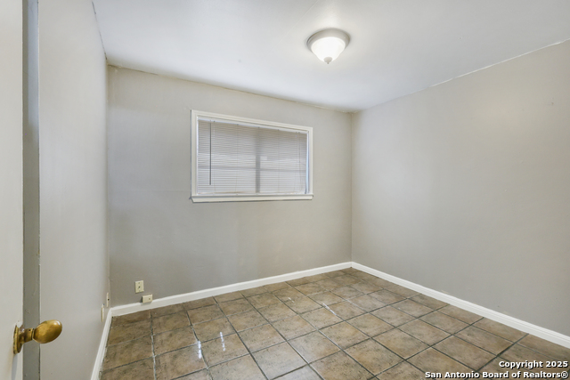 Listing photo id 6 for 1802 Fort Henry St