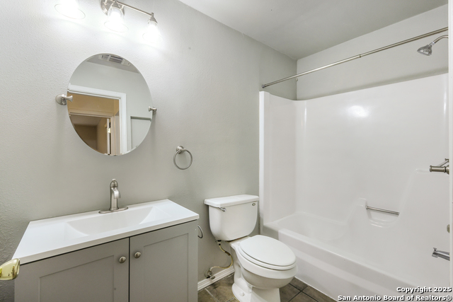 Listing photo id 7 for 1802 Fort Henry St