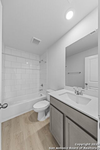 Image 14 of 36 For 641 Salamander St