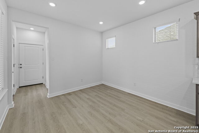 Image 18 of 36 For 641 Salamander St