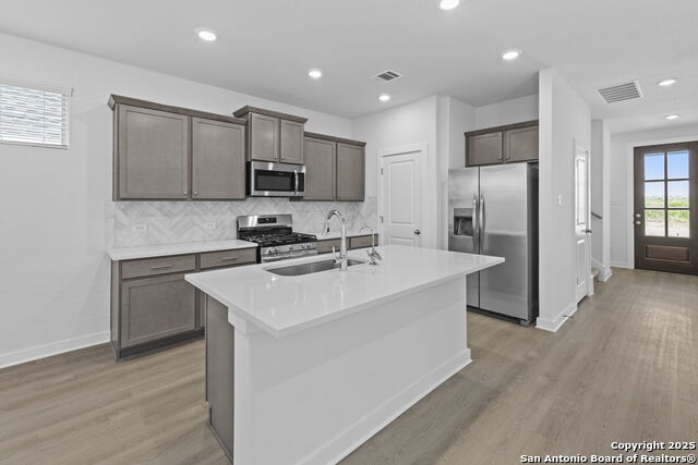 Image 4 of 36 For 641 Salamander St