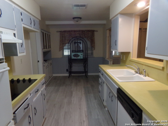 Image 11 of 37 For 615 Amistad Blvd