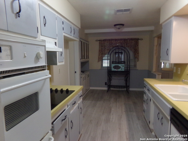 Image 12 of 37 For 615 Amistad Blvd