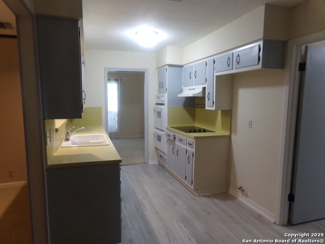 Image 13 of 37 For 615 Amistad Blvd