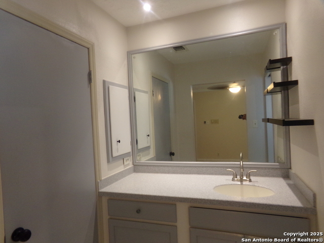 Image 16 of 37 For 615 Amistad Blvd