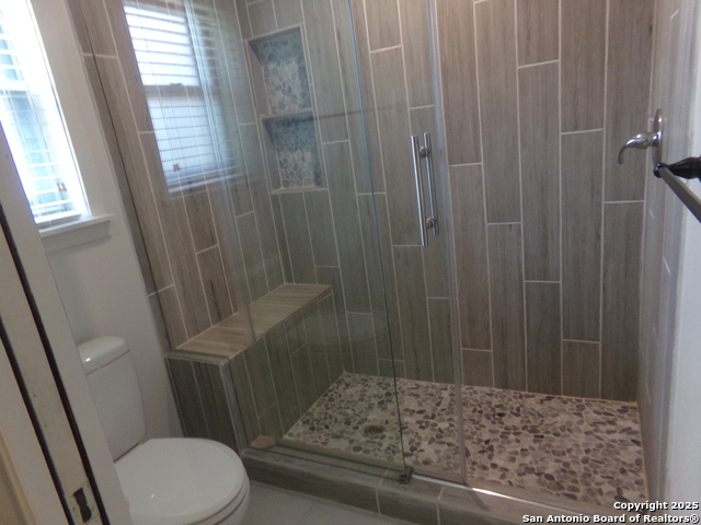 Image 18 of 37 For 615 Amistad Blvd