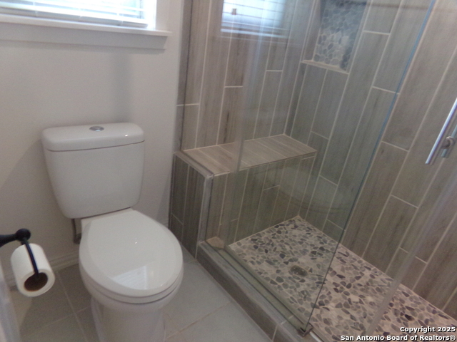 Image 19 of 37 For 615 Amistad Blvd