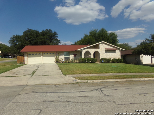 Image 3 of 37 For 615 Amistad Blvd