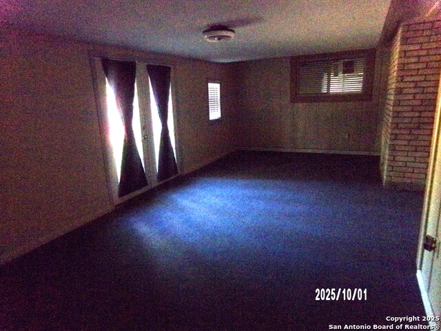 Image 30 of 37 For 615 Amistad Blvd